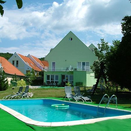 Zoldhaz Bio Panzio Hotell Gyenesdiás Eksteriør bilde