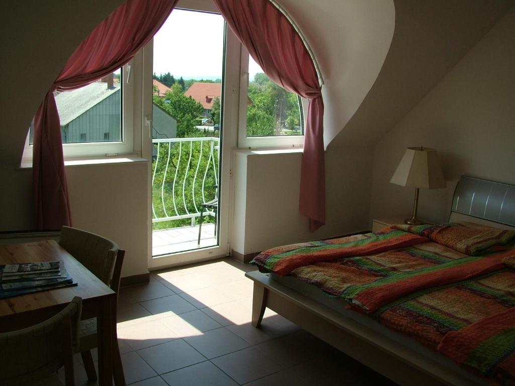 Zoldhaz Bio Panzio Hotell Gyenesdiás Rom bilde