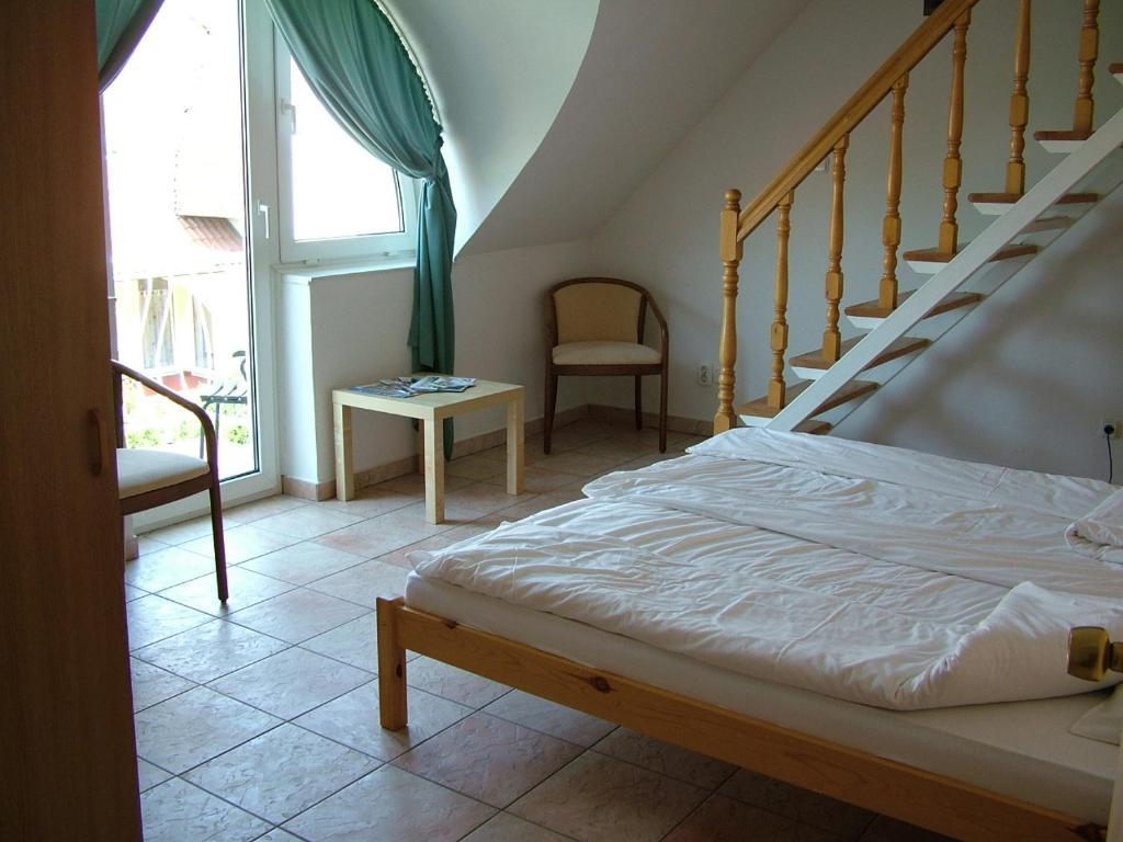 Zoldhaz Bio Panzio Hotell Gyenesdiás Rom bilde